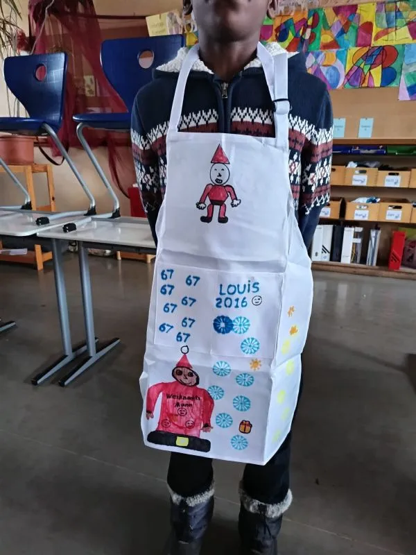 Kinder der Koch-AG beim kreativen Gestalten